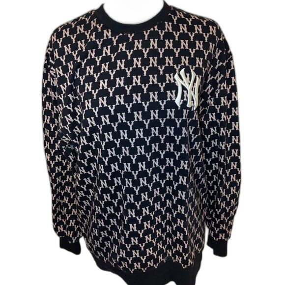 MLB Retro Round Monogram Black White Crew Neck Sweater Womens Sports - Picture 2 of 6